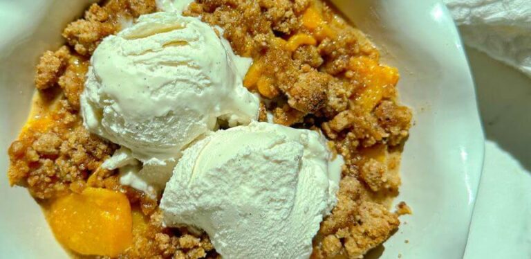 Peach almond crumble