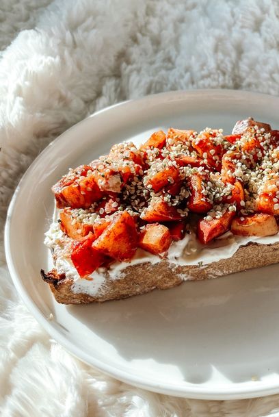 Cinnamon apple yogurt toast