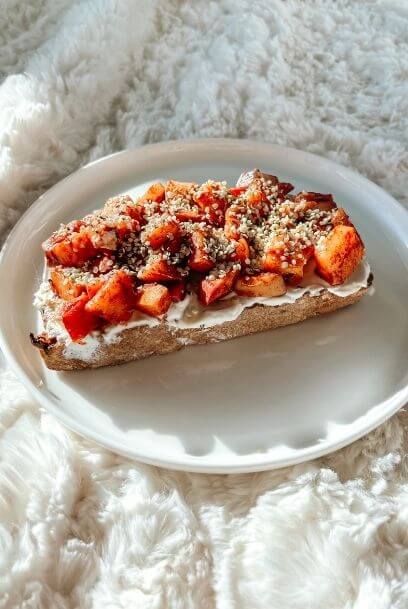 cinnamon apple yogurt toast