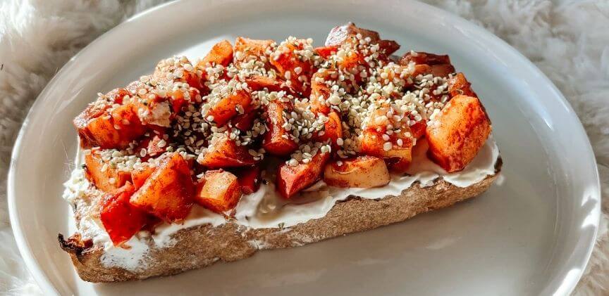 cinnamon apple yogurt toast