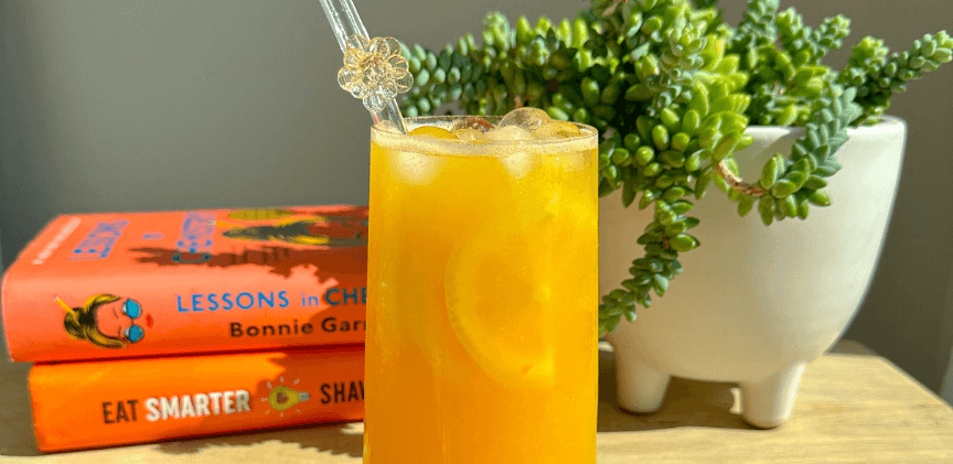 https://lauralivewell.com/wp-content/uploads/2022/08/iced-peach-green-tea-lemonade-healthy-drink-copycat-starbucks-no-sugar-added-healthy-recipes-laura-live-well-health-coach-1.png