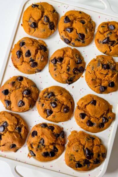 Healthy Chocolate Chip Pumpkin Muffins (Gluten-Free + High-Protein) healthy easy family-friendly recipes healthy muffins dairy-free