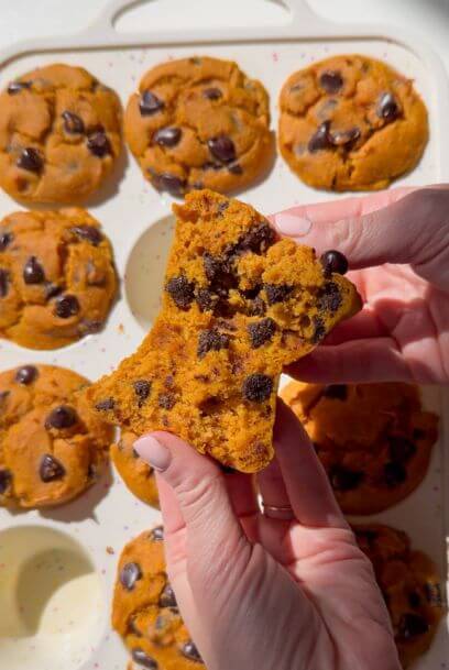Healthy Chocolate Chip Pumpkin Muffins (Gluten-Free + High-Protein) healthy easy family-friendly recipes healthy muffins dairy-free