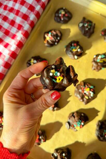 Christmas Chocolate Peanut Clusters (Easy Holiday Candy for Gifting)