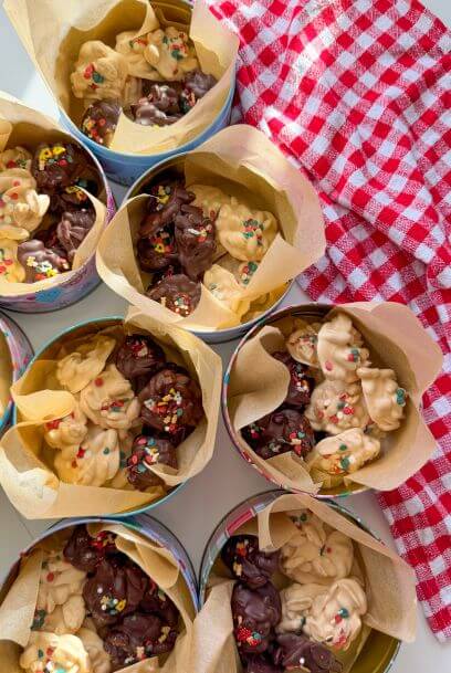 Christmas Chocolate Peanut Clusters (Easy Holiday Candy for Gifting)